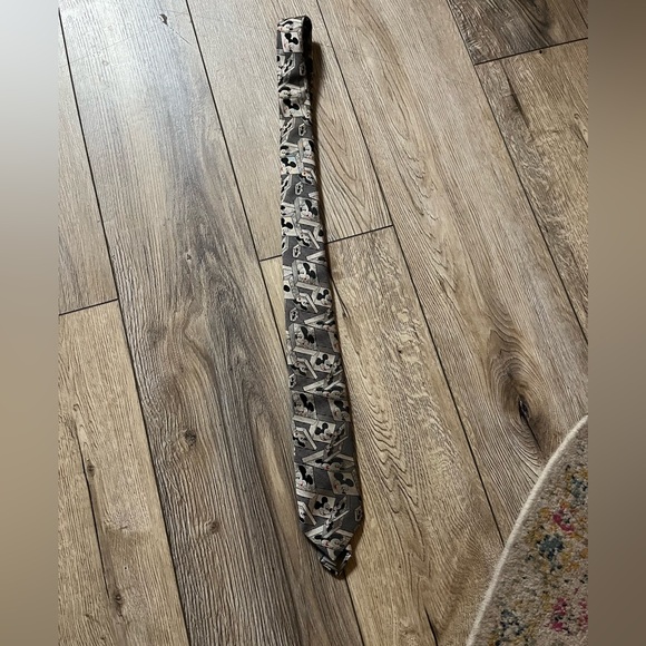 Officially licensed Mickey Mouse Disney neck tie. - Picture 1 of 4